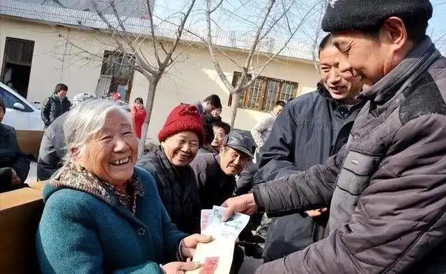 看到一些文章把上万元退休金说成"太高了"，我想替上世纪60年代初出生的那代人说一