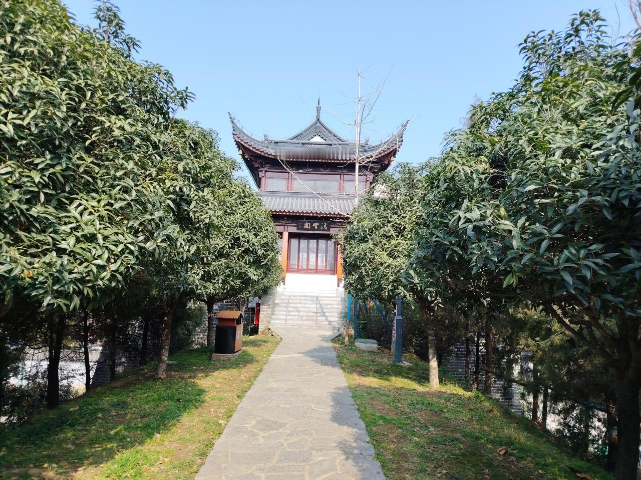 河南省南阳市的邓州市，位处豫西南，我曾去过三次，妻子也曾路过一次。尽管如此，今年