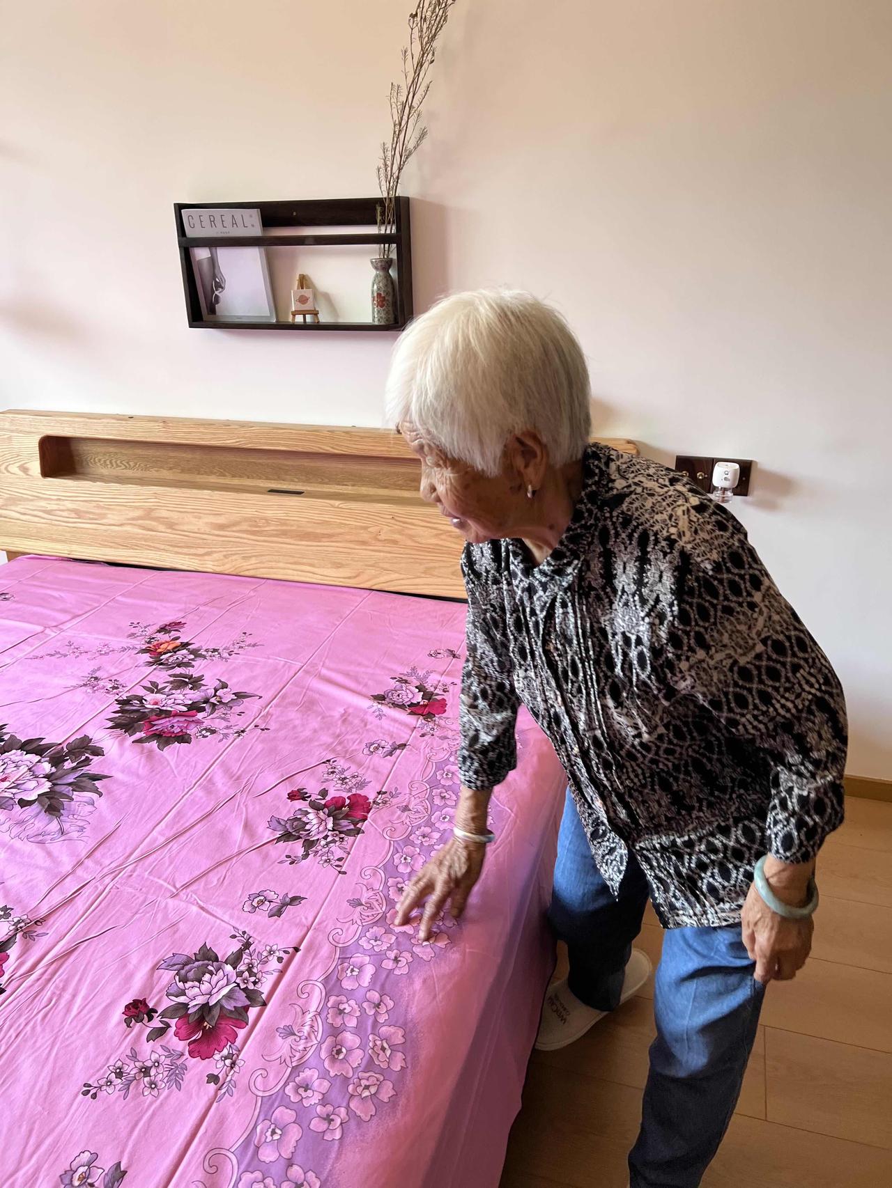 出差回来，一看天塌了，韩系风格男主的卧室竟摇身一变，成了充满国民风特色的房间，简