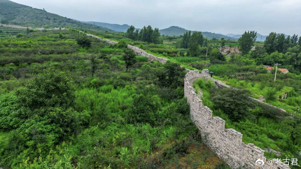 跟着遗址游中国齐长城 从济南长清黄河岸边出发，一路向东，便能与两千六百年前的“中