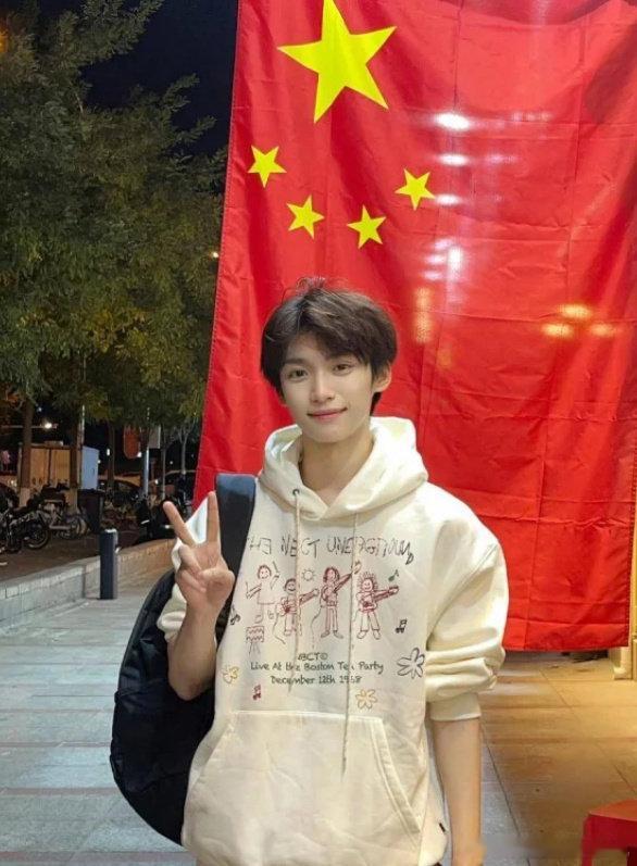 梓渝时装男士局部特写照 他被时代看见他是梓渝 他被时代看见他是梓渝，梓渝时装男士