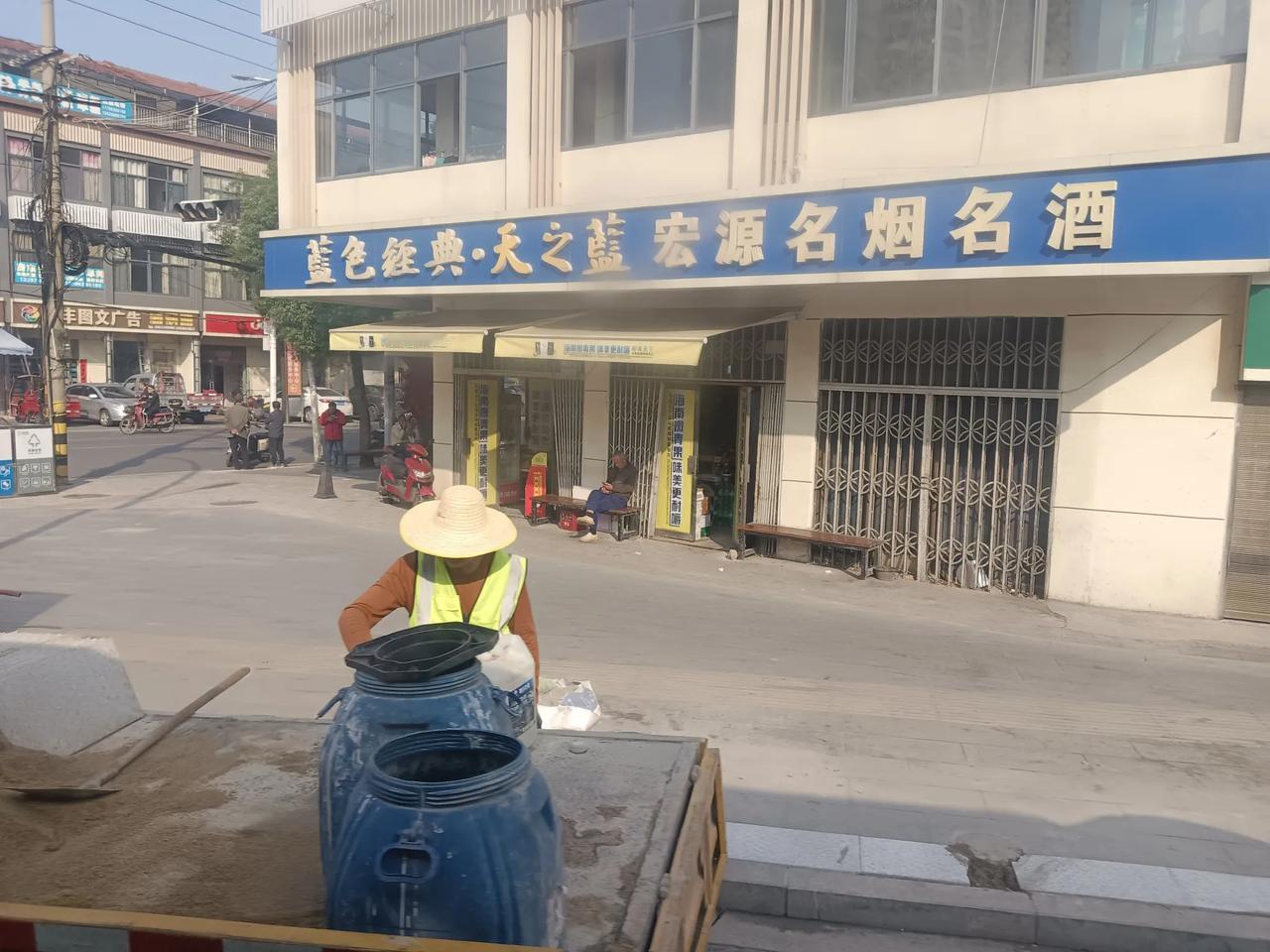 葛店老街这几年变化也大，路面翻新，公交开通、路障清除（如下图1、2、3）。希望2