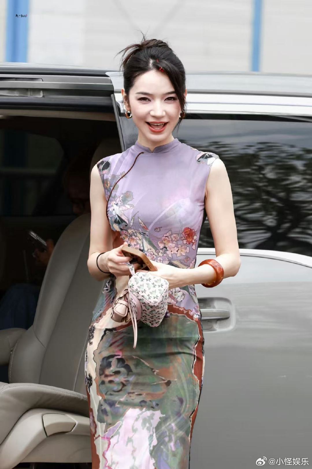 代斯旗袍身材张月队完颜团旗袍配代斯简直绝配，这身材真的太让人羡慕了 