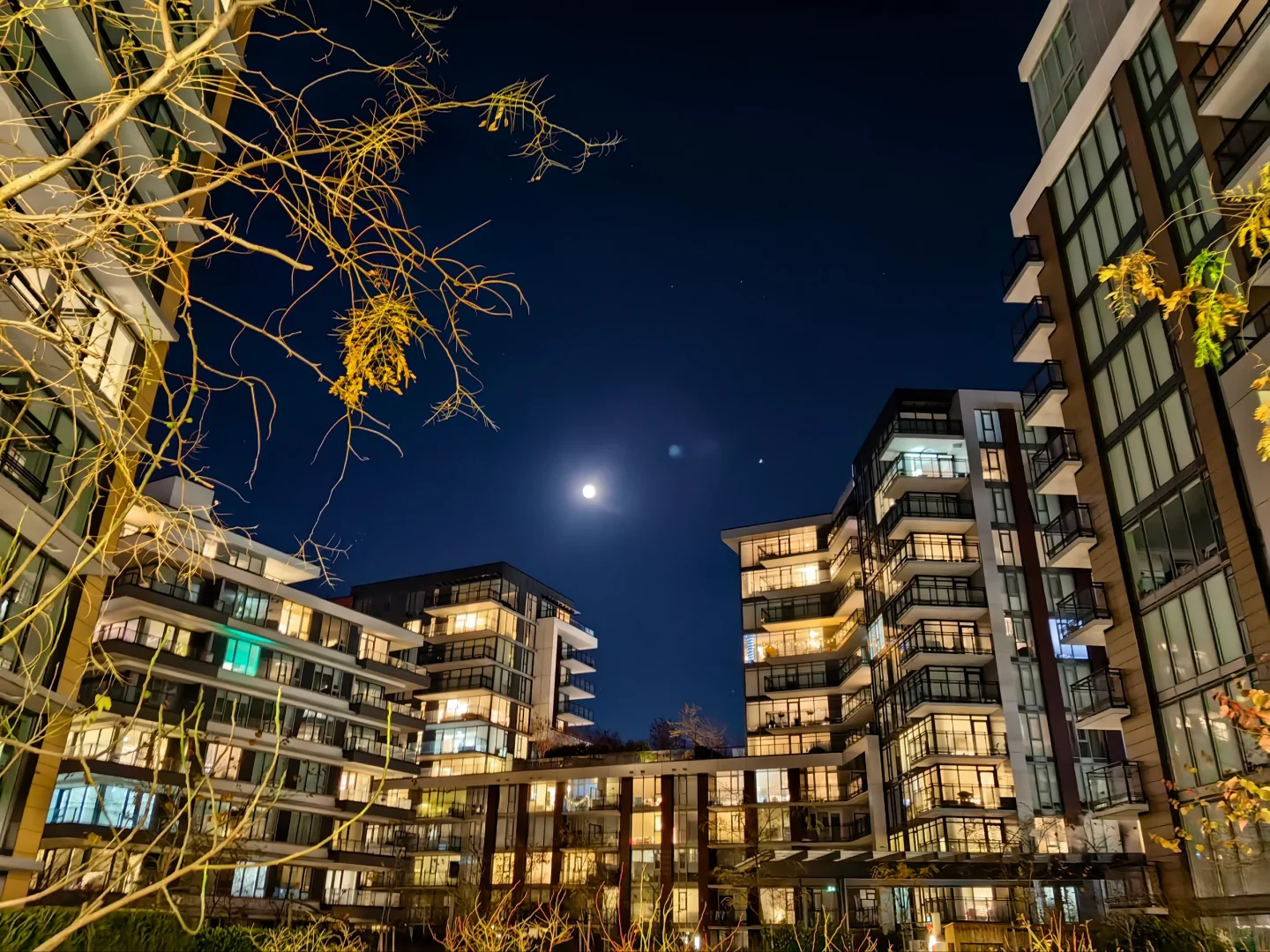 还有2023 年10月份新拿地的郭公庄2块土地，中海和中建八局都将受益。两个项目...