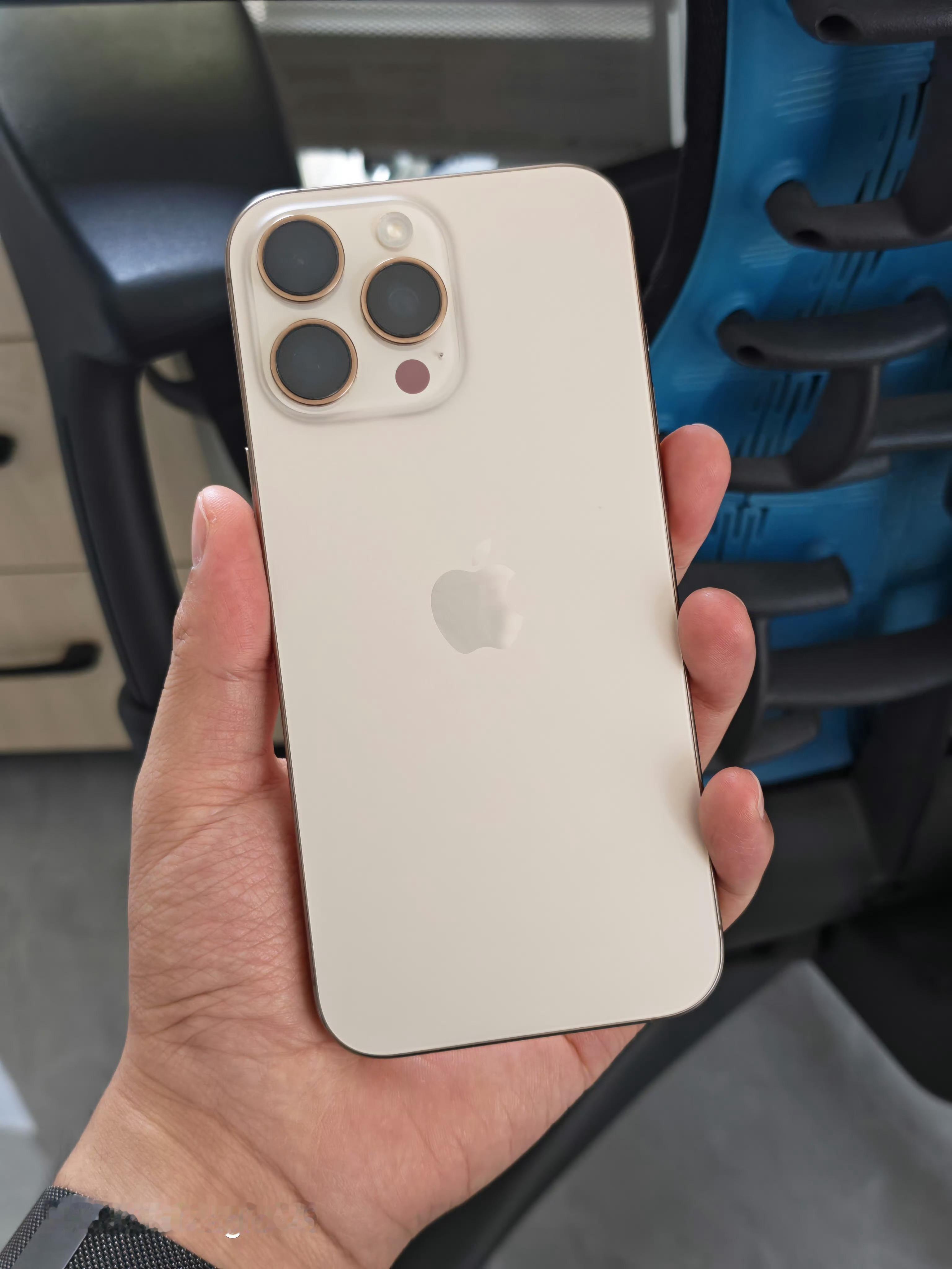 准备把 iPhone 16 Pro Max 寄走了…用一年，还能卖 7300 很