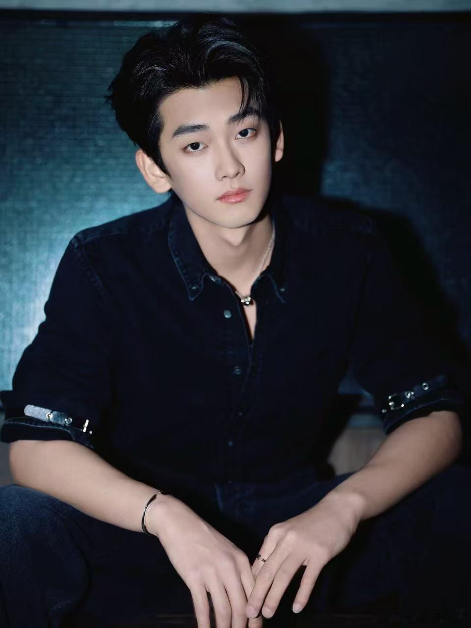 李孝谦冰湖重生纯正姐狗味 谁看了不说李策会撩，嘴上没个正形，行动上全是偏爱，黏在