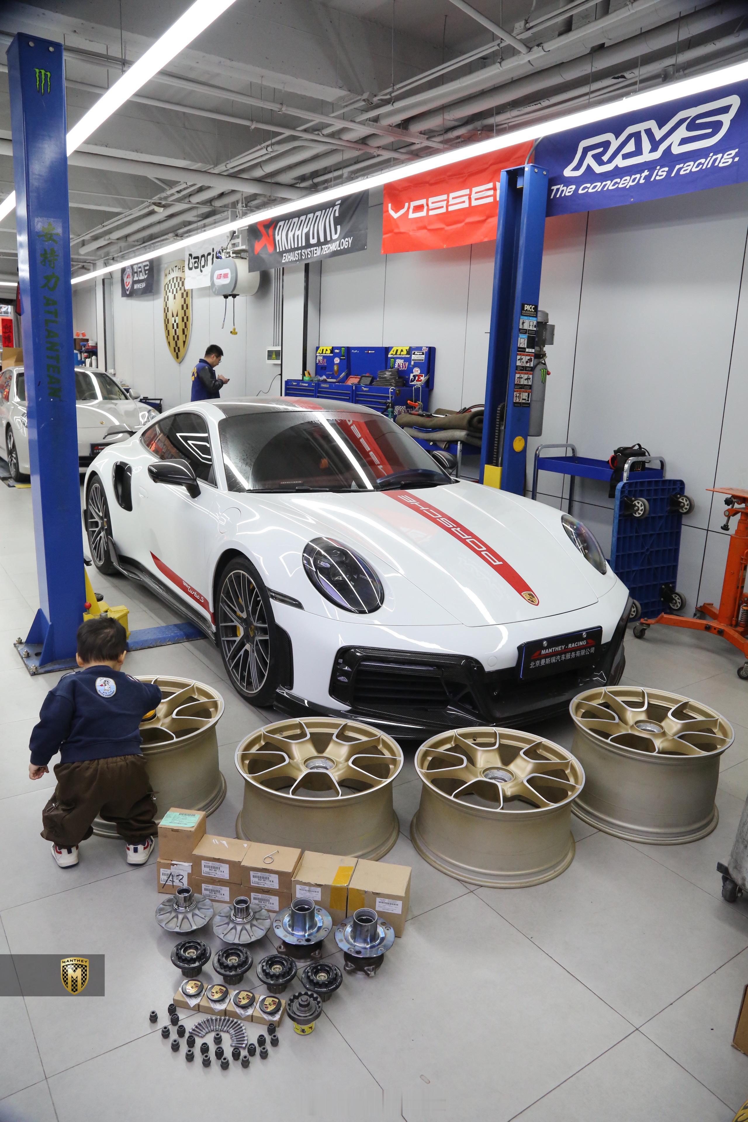 保时捷992 Turbo S 碳化后再升级保时捷原厂单锁套件（Centerloc