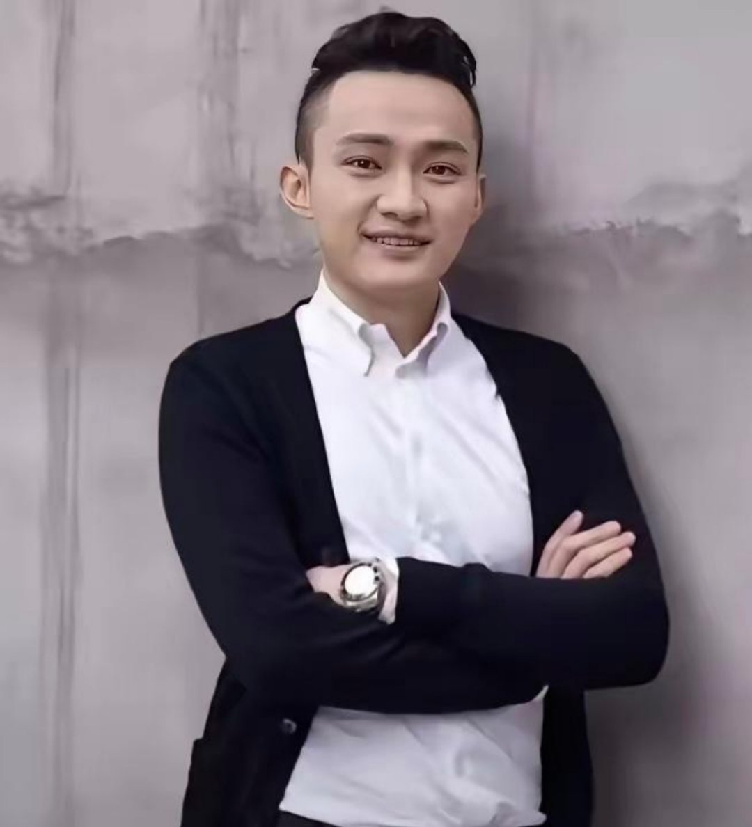 孙宇晨，36岁，出生于青海省西宁市，北京大学历史学学士，美国宾夕法尼亚大学法律学