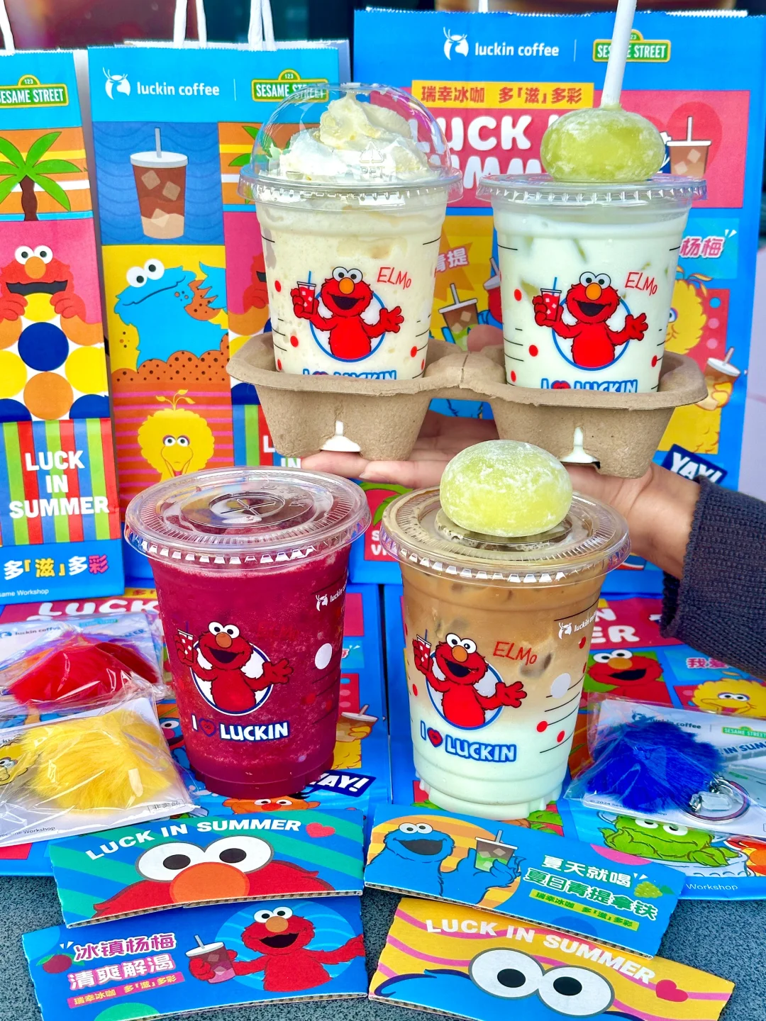 瑞幸✖️芝麻街🔴🔵🟡冰镇杨梅瑞纳冰好好喝！！