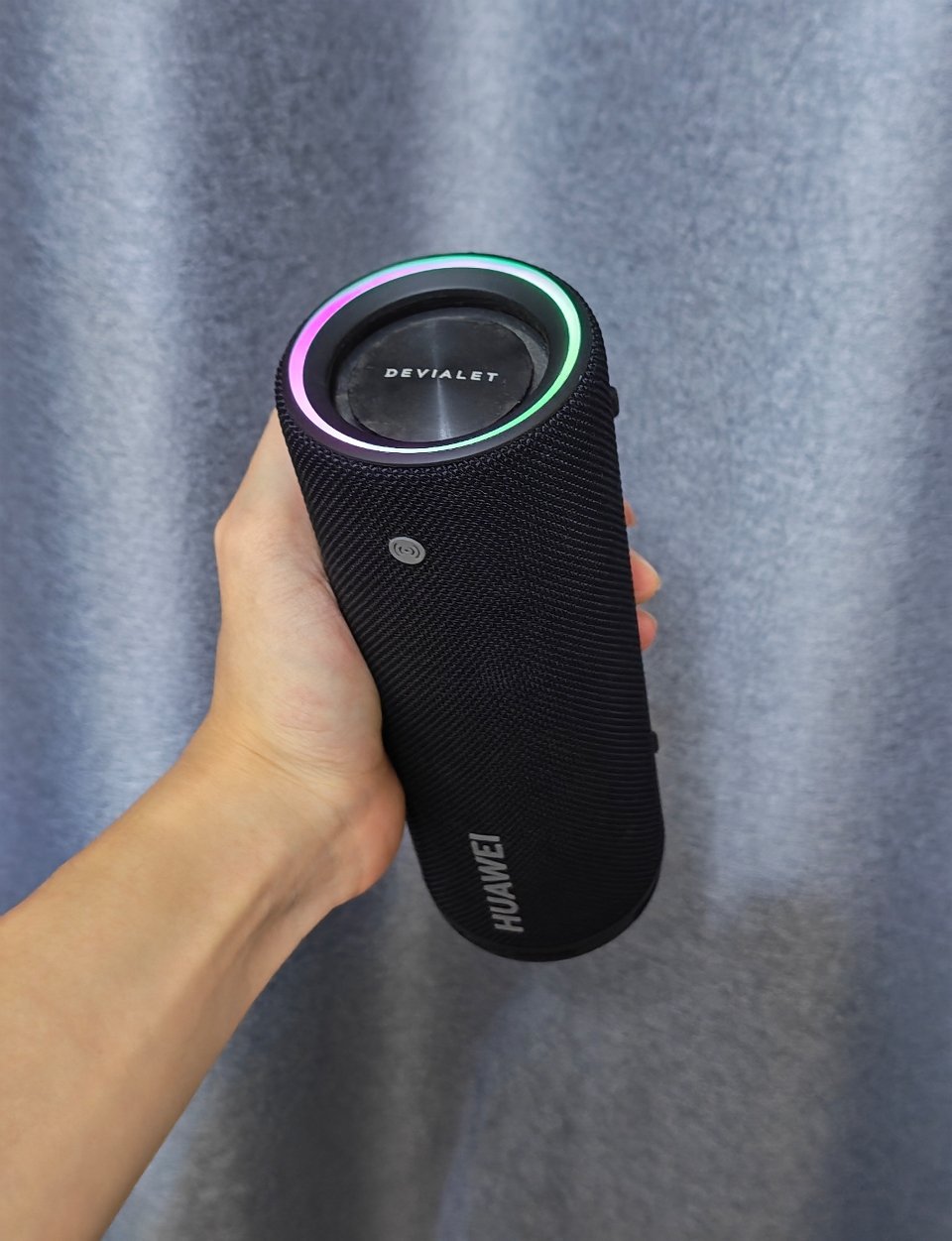 这是我手里用的相当久的数码产品之一了华为Sound Joy音箱如今翻出来用用，体