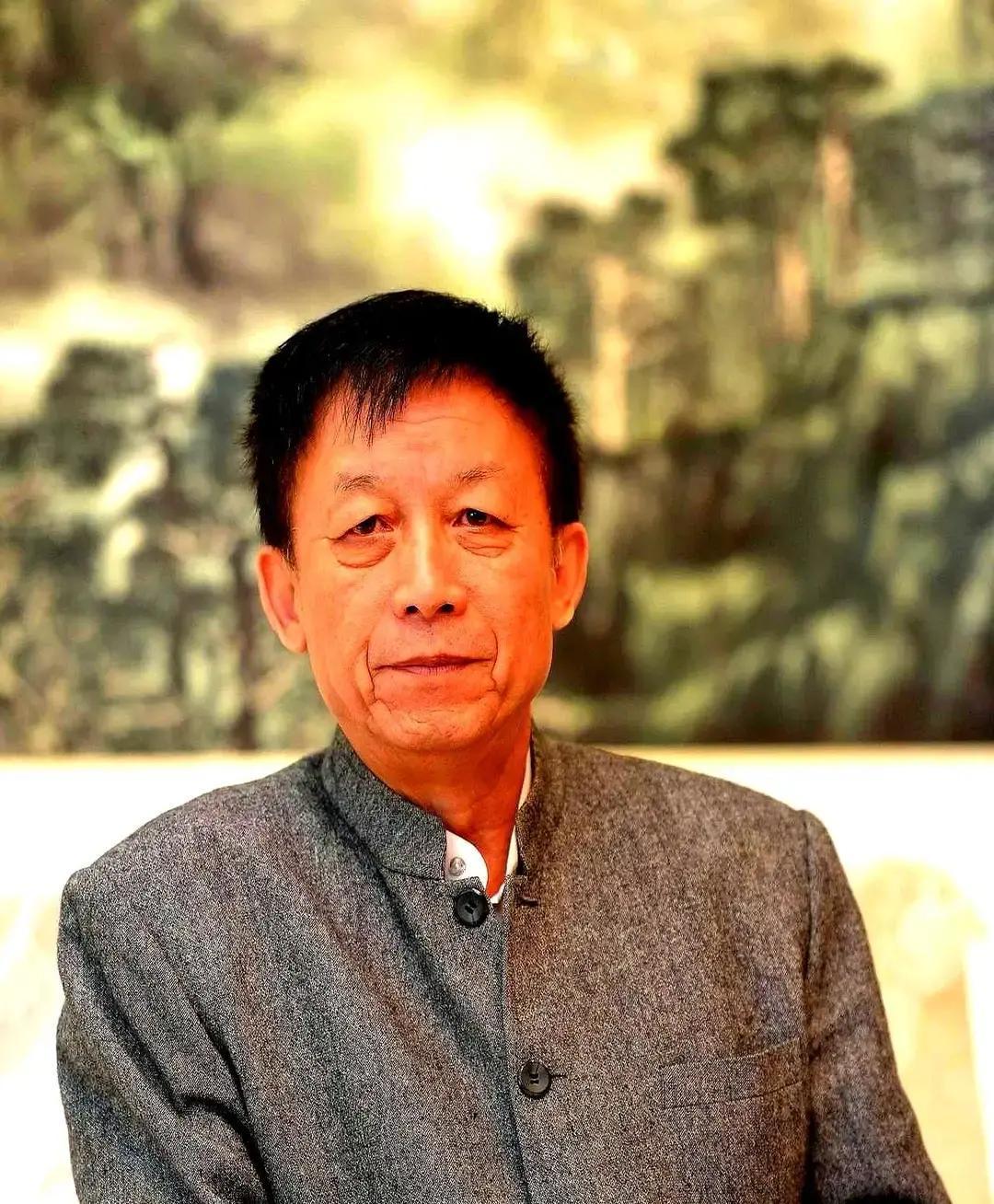 武大中文系副教授执教11年未升职称，跳槽厦大后成百家讲坛"顶流"
 
武汉大学中