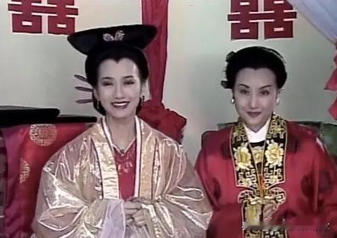 修炼了一千多年都没有老的白素贞，怎么在雷锋塔被关了二十年，出来就变老了呢？