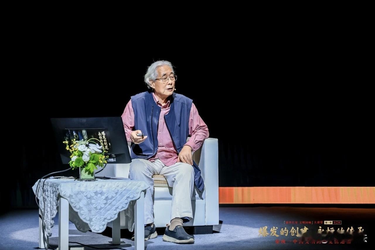 孙皓晖教授讲到，公元前770年，秦襄公护送周平王东迁洛阳，此前还曾率兵援救周朝、
