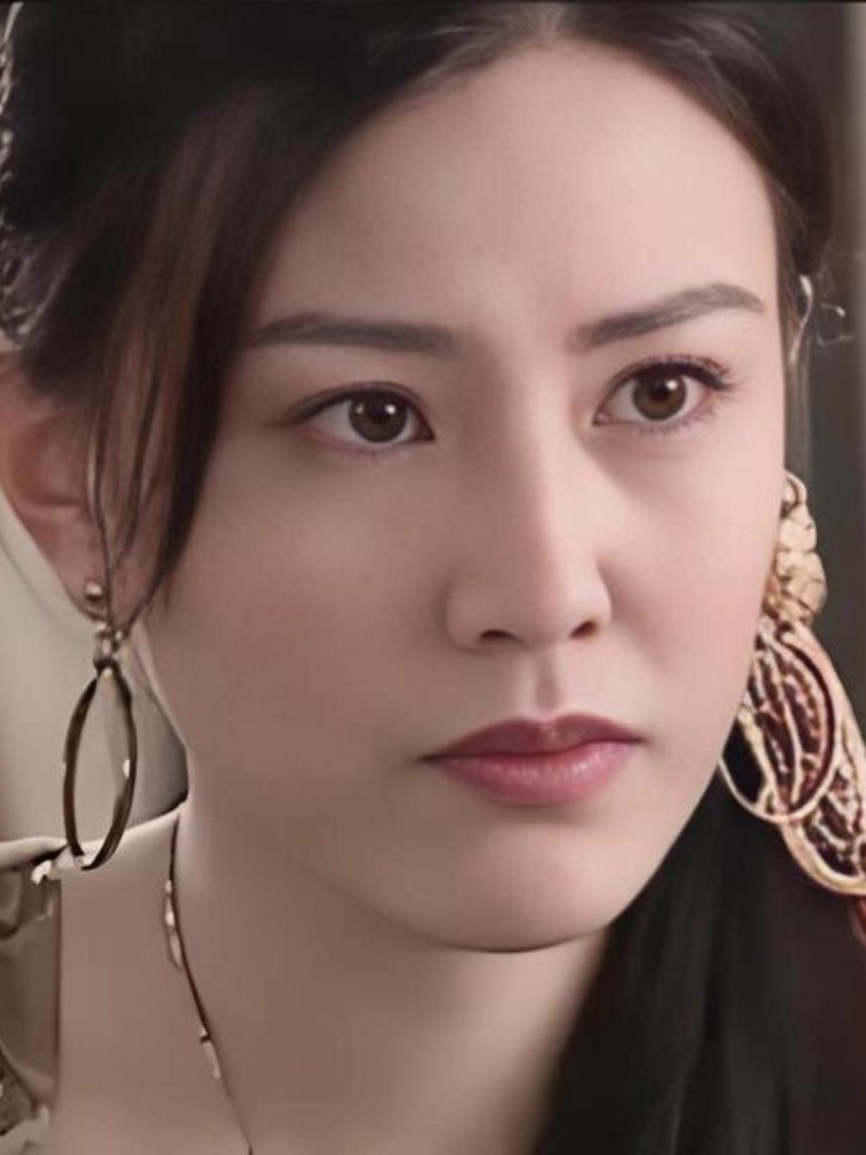 那些年光去看蝙蝠、看破案、看武打去了，忽略了这么多的绝代佳人，今天再看看，依旧是