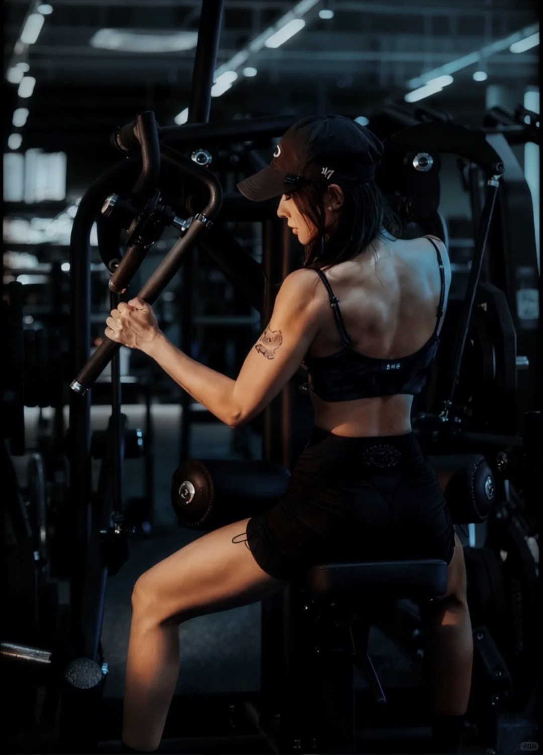 锻炼很重要，但基本聪明人要选择在健身房锻炼，而不要在家里或者街上锻炼。为什么呢？