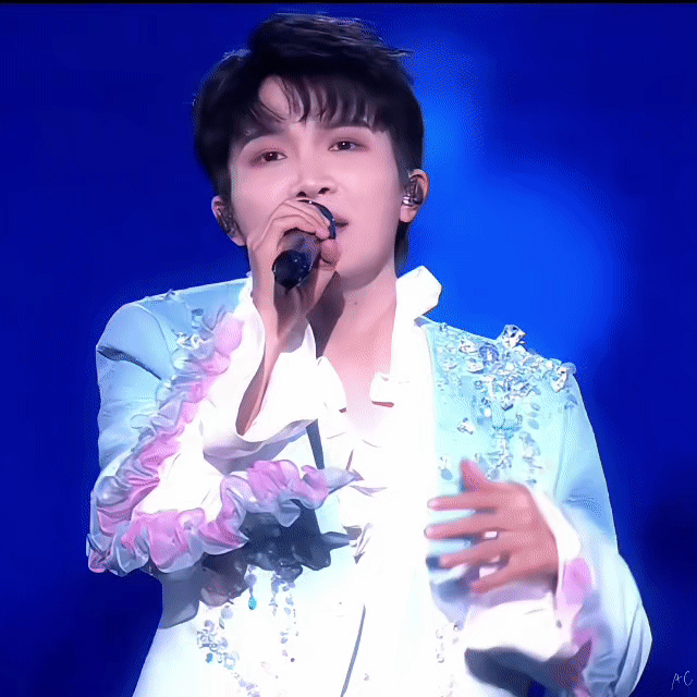 周深[超话] [音乐] 周深2025深深的巡回演唱会 【圈宝和米说午安】风驻足一