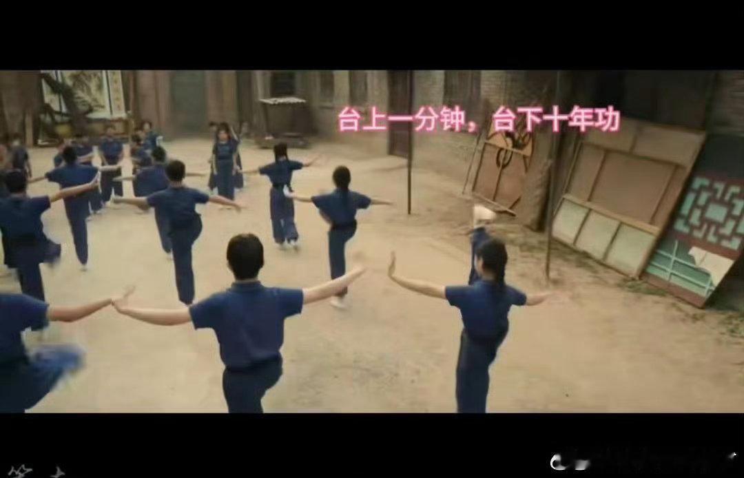 王晓晨 辅导孩子没人能保持体面💫王晓晨演技氛围感拉满，米兰辅导小孩全程反差十足