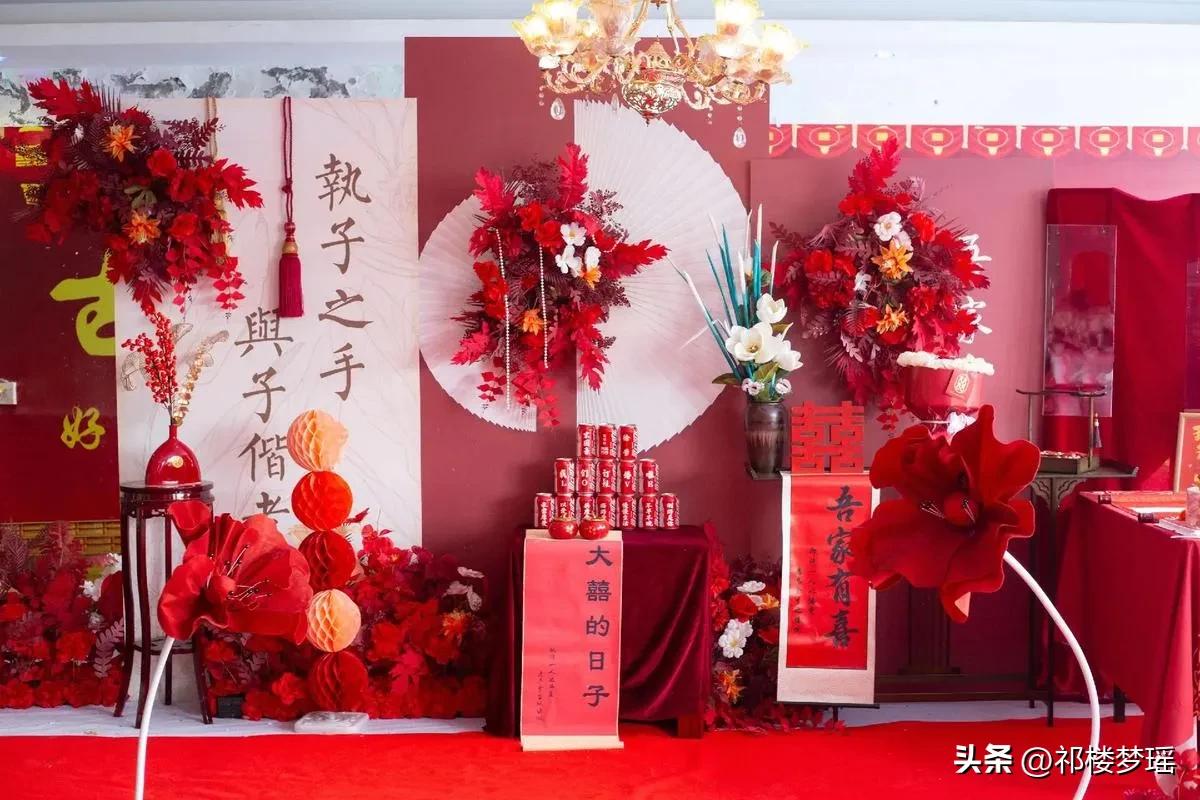 初中同学小小经人介绍谈了一个男朋友，不久后便举行了订婚仪式，男女双方就对方提出了