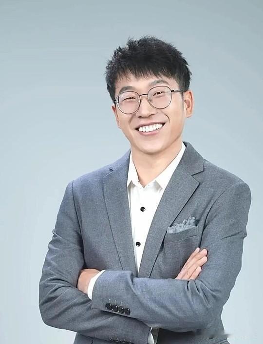 “明明”辞职后是选择沉淀，还是还是重拾主播之路目前未晓，原新东方物理老师、东方甄