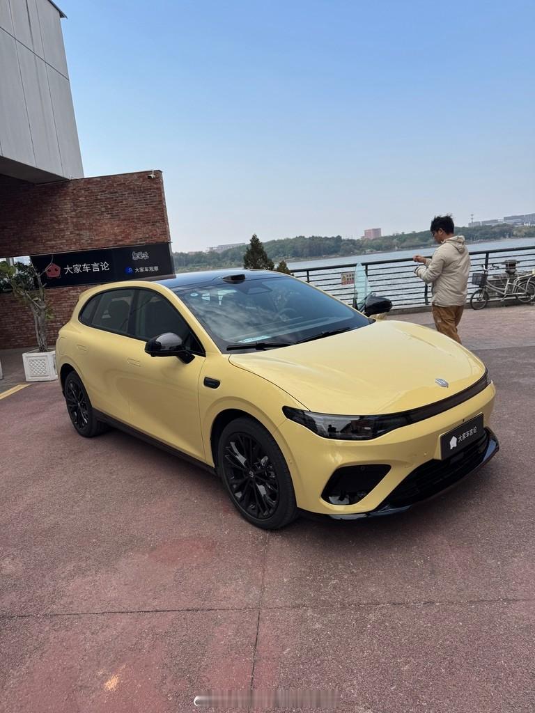 今天认真试试零跑的lafa5。大家都在夸质感，设计，调性。但作为10万出头的刚需