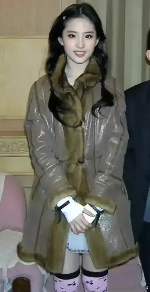 第一眼：啊，好丑的衣服，她穿上：哇，好漂亮！ 