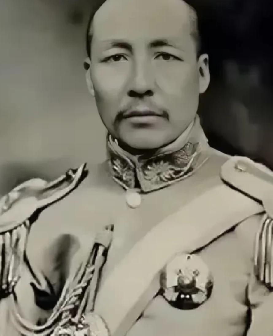 1935年，一名女子走到孙传芳背后，突然掏出手枪，朝着孙传芳连开3枪。第一枪子弹
