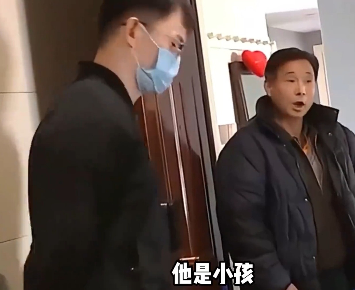 男孩偷吃变态辣外卖住院家长索赔 真是奇葩呀，偷东西还这么理直气壮？小孩子不懂事就