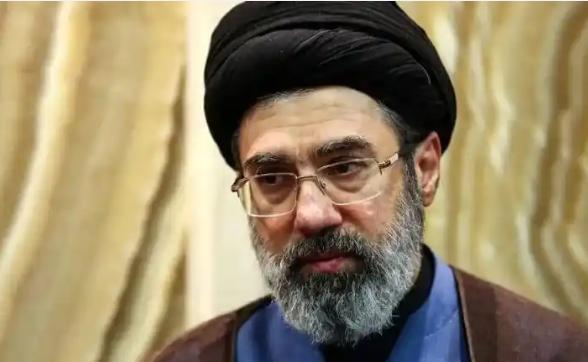 伊朗这番话直接戳破海湾邻国的“幻想”，伊朗最高领袖近期公开表态，看似是向南部邻国