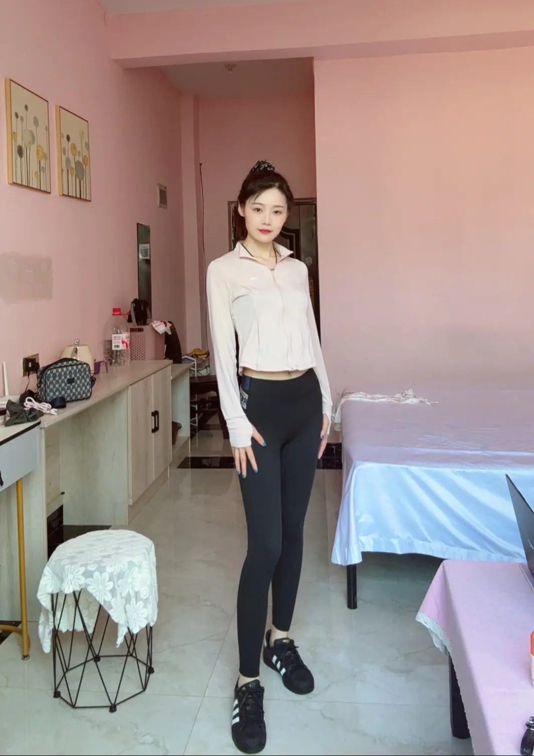 我能说什么， 直播间进来都叫妈妈