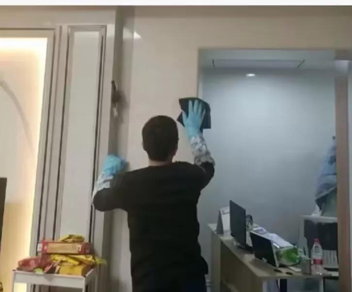 老公才39，咋就成这样了
我和老公结婚5年多啦，他比我大12岁，他很会照顾人，我