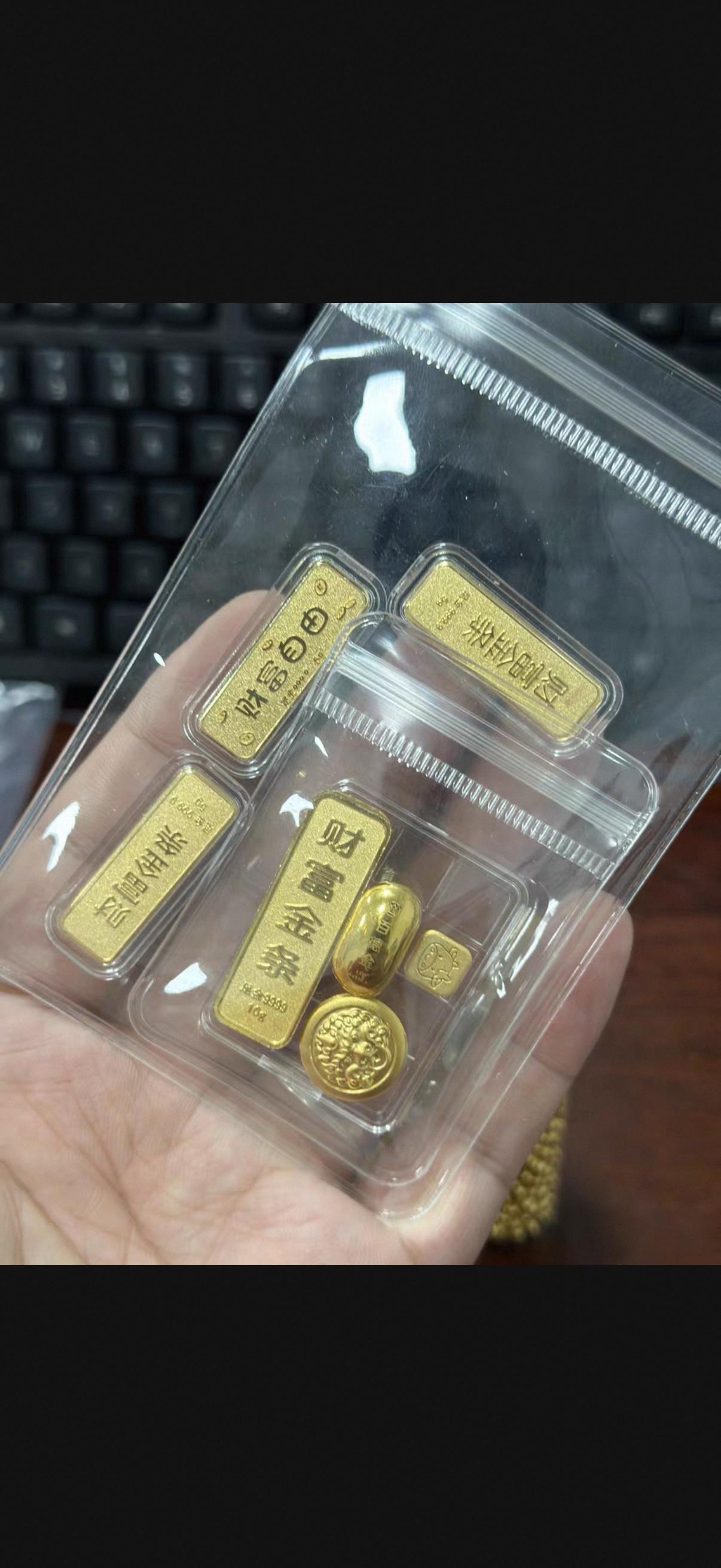 今年最后悔的就是黄金的事情了，
我在2019年的时候买了40g，
那时候290元