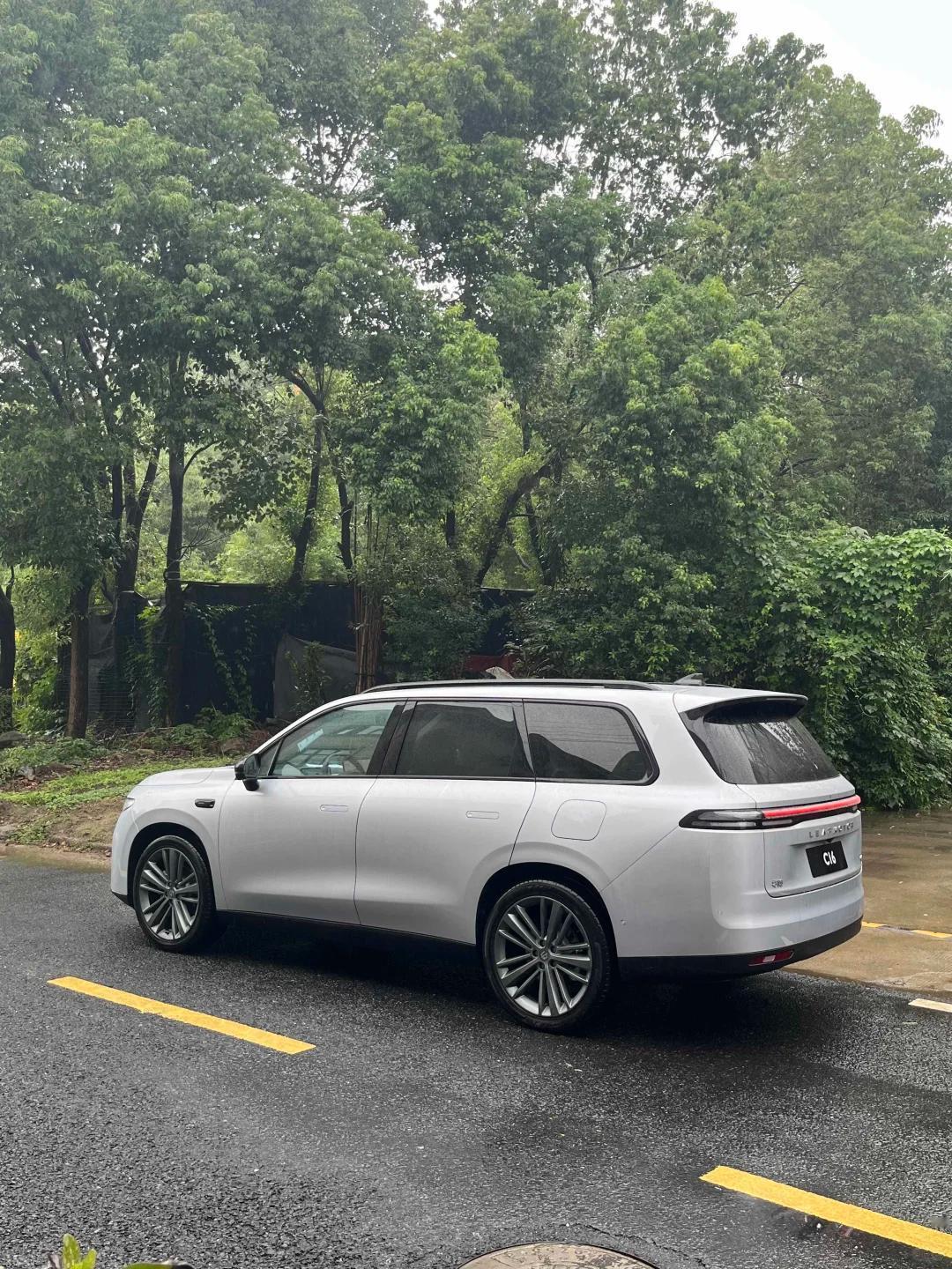 C16 OTA升级完之后，辅助驾驶明显更好用了，忍不住来唠两句。
以前开领航，大