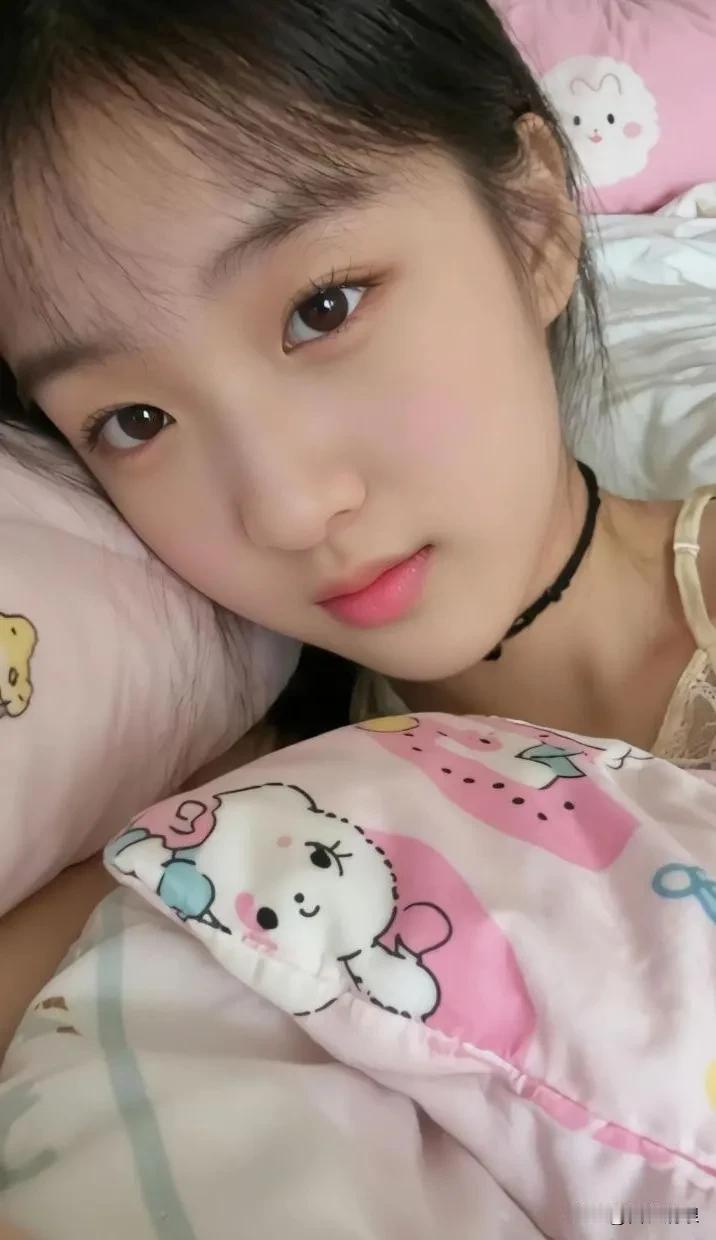 没工作没收入的日子，像被按了暂停键，心里慌得直打鼓。每天睁眼就是房租、水电、吃饭