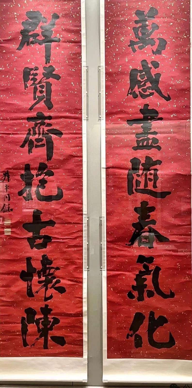 翁同龢的的颜体写得有自己的风格，并不像钱沣和华世奎那样遵从颜体的原貌。其实写颜体