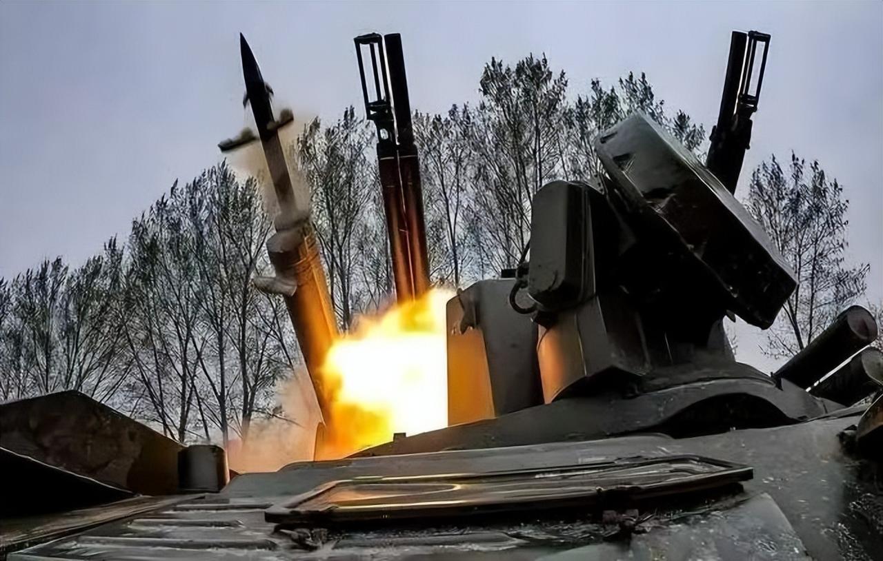 2026年4月28日，国际局势乱成一锅粥！伊朗刚放狠话要炸油气设施、封海峡，转头