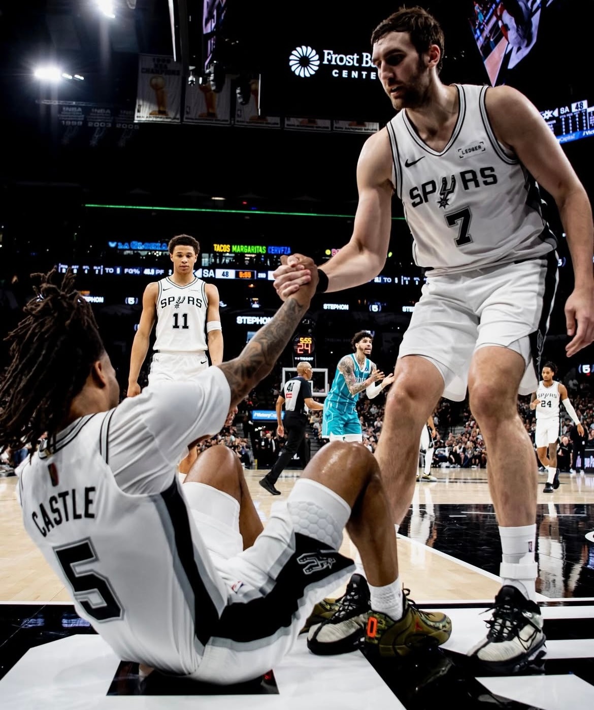 晚安马刺 允许自己在春天里发一会儿呆，这不是停滞，是在和万物一起，等待破土。晚安