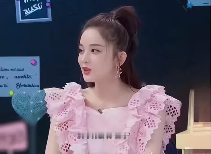 古力娜扎：“好看不重要。”

张绍刚：“吴彦祖喜欢吗？”

周洁琼：“还好。”