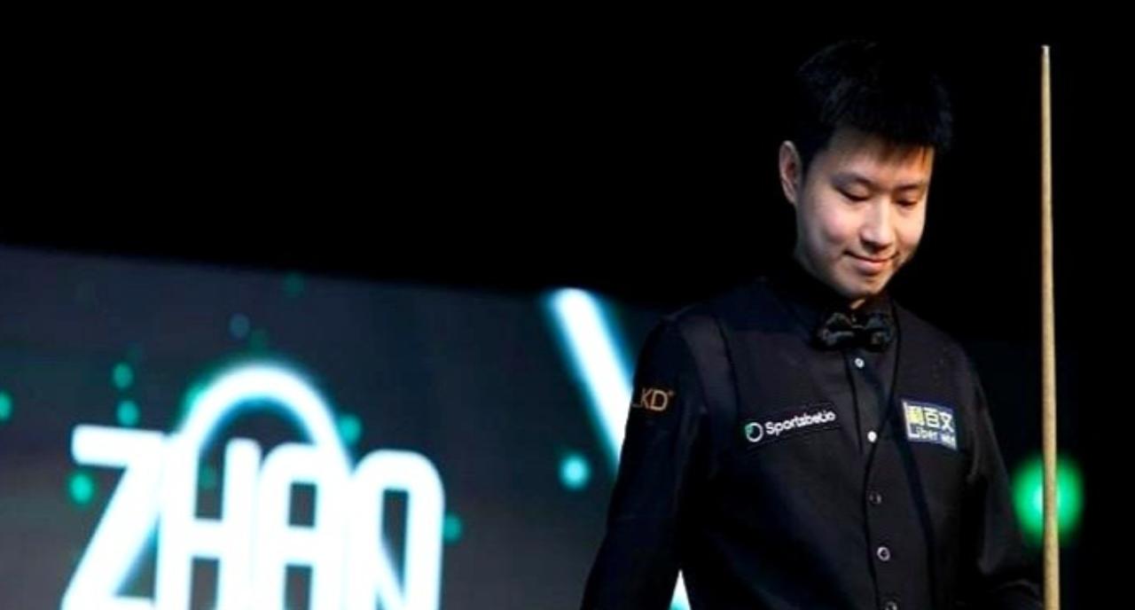 希金斯拼了30年，塞尔比打了20多年，各自才拿到10个三大赛冠军。现在有人说赵心