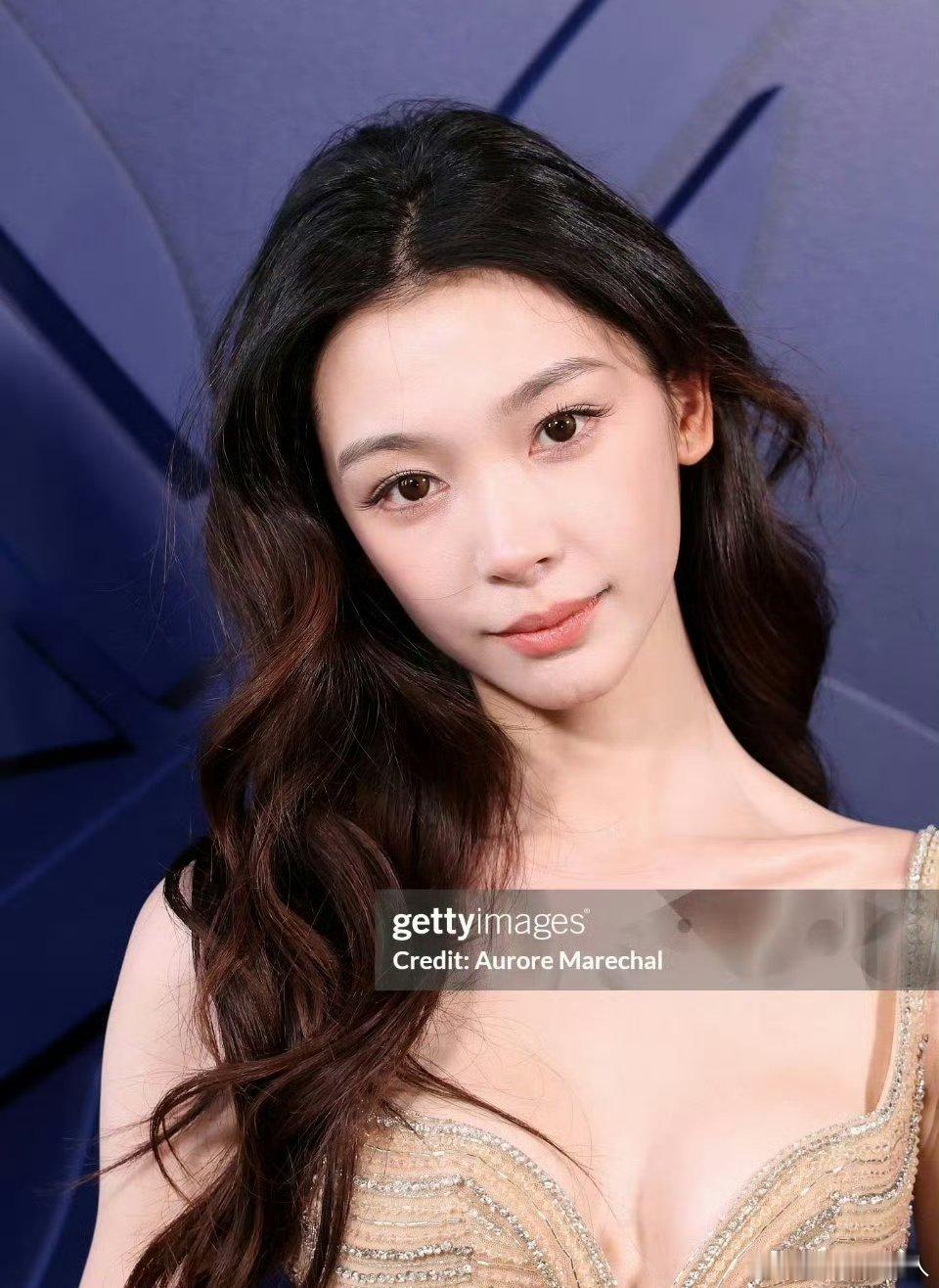 易梦玲巴黎高定周第二套造型易梦玲巴黎高定周G社生图 谁看了都要喊一声女神！易梦玲