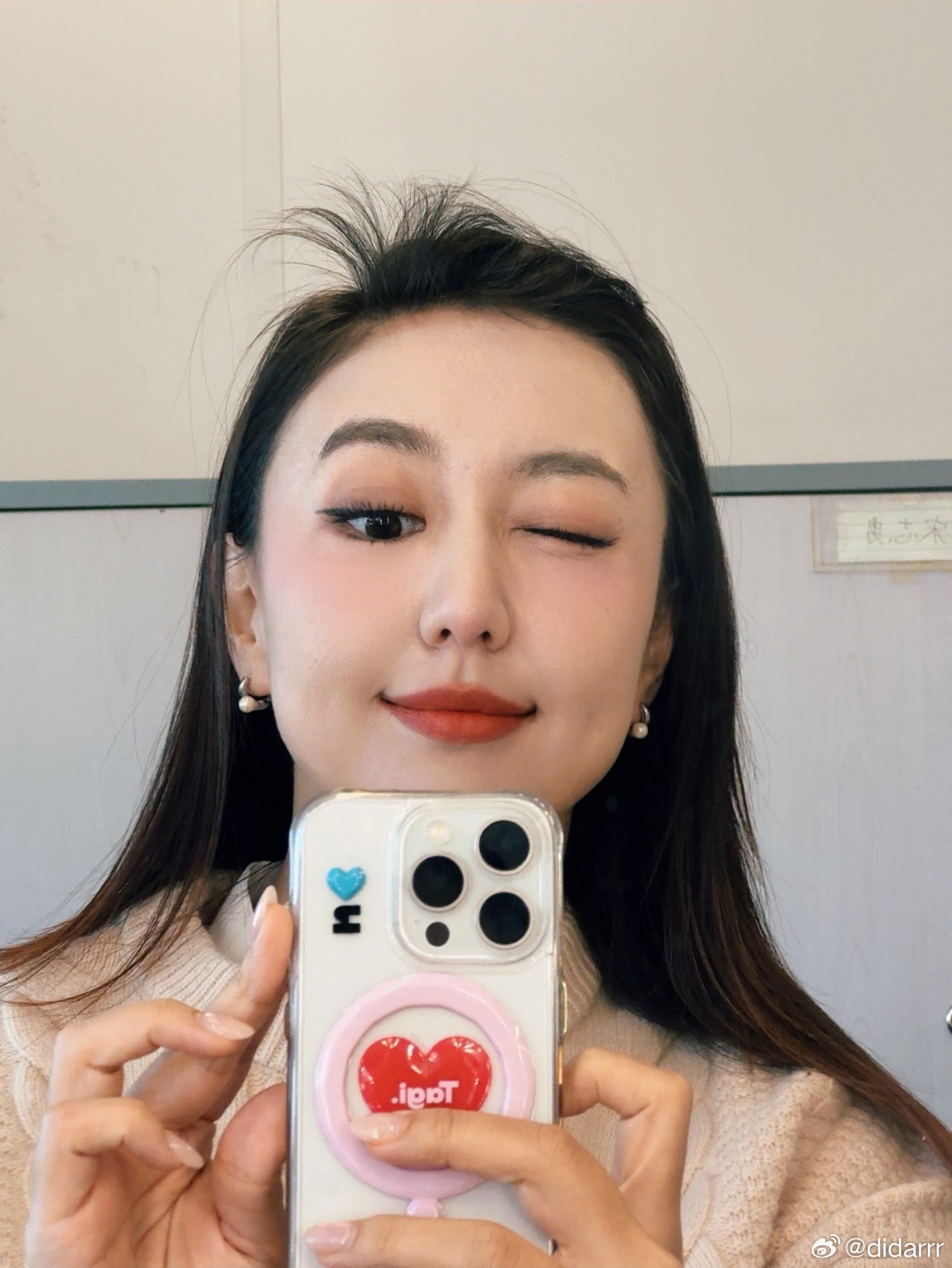 和新长的头发一起   “支棱”起来