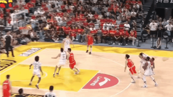 浙江广厦外援巴里布朗投篮也跟NBA的亚历山大一样，前倾式投篮来骗去犯规。去年真有