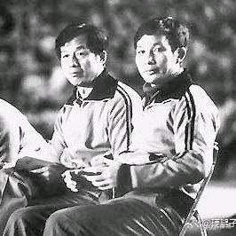 《1981年世预赛国足轮换主力，原北京队左后卫刘利福》1977年，球王贝利率领纽