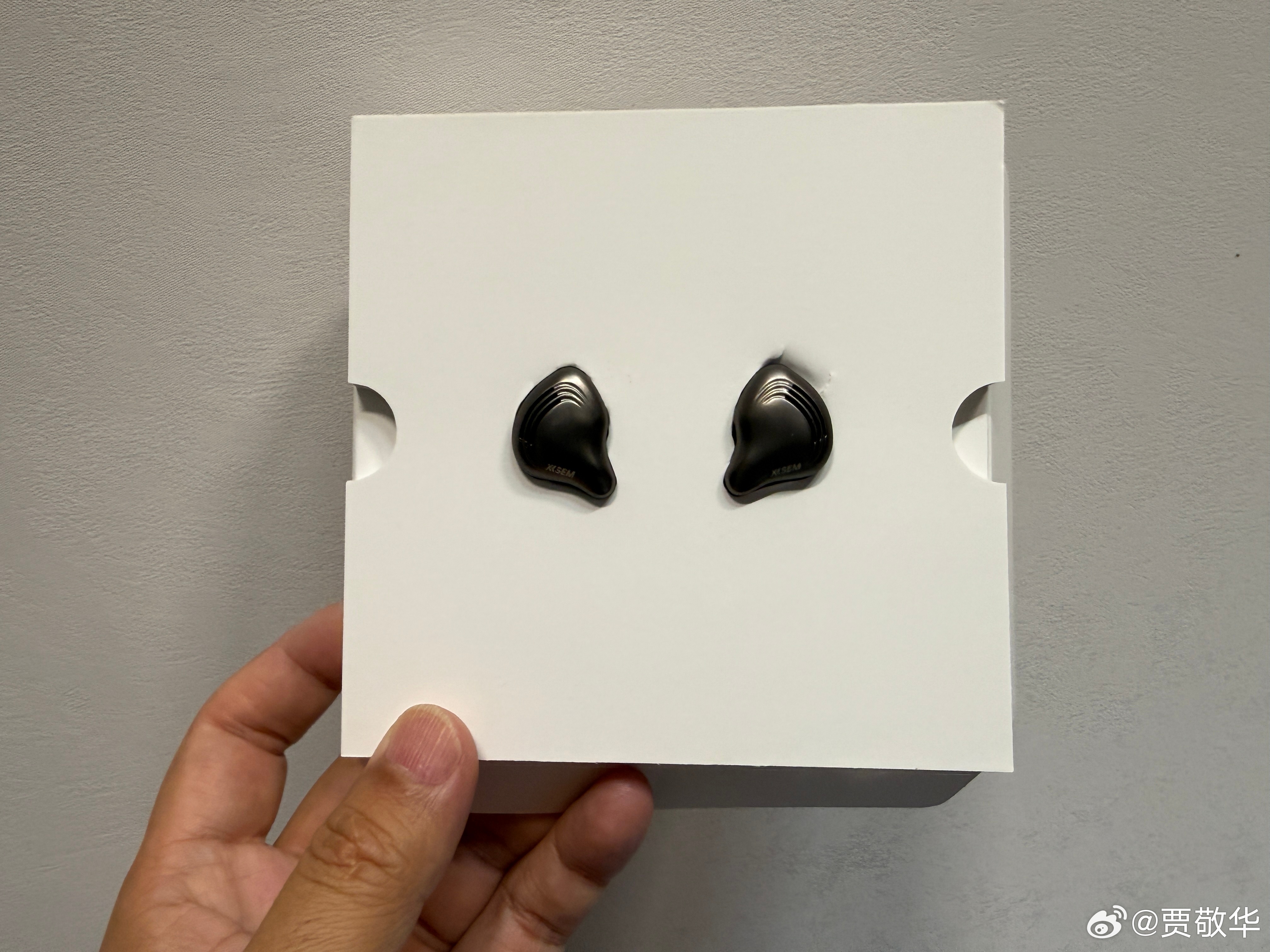 刚入手了一条有线HiFi耳机，还是3.5mm耳机接口的。大家猜下，这条耳机值多少