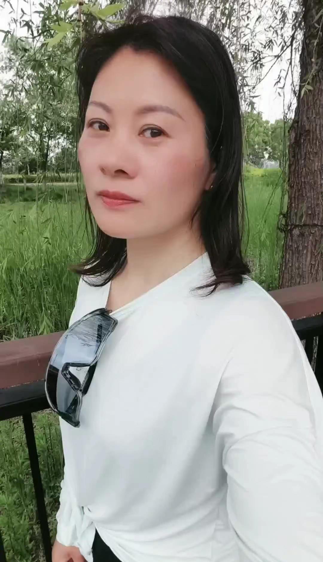健身拍照两不误 农村姑娘随走随拍 你有多自律就有多美 感受初夏的气息