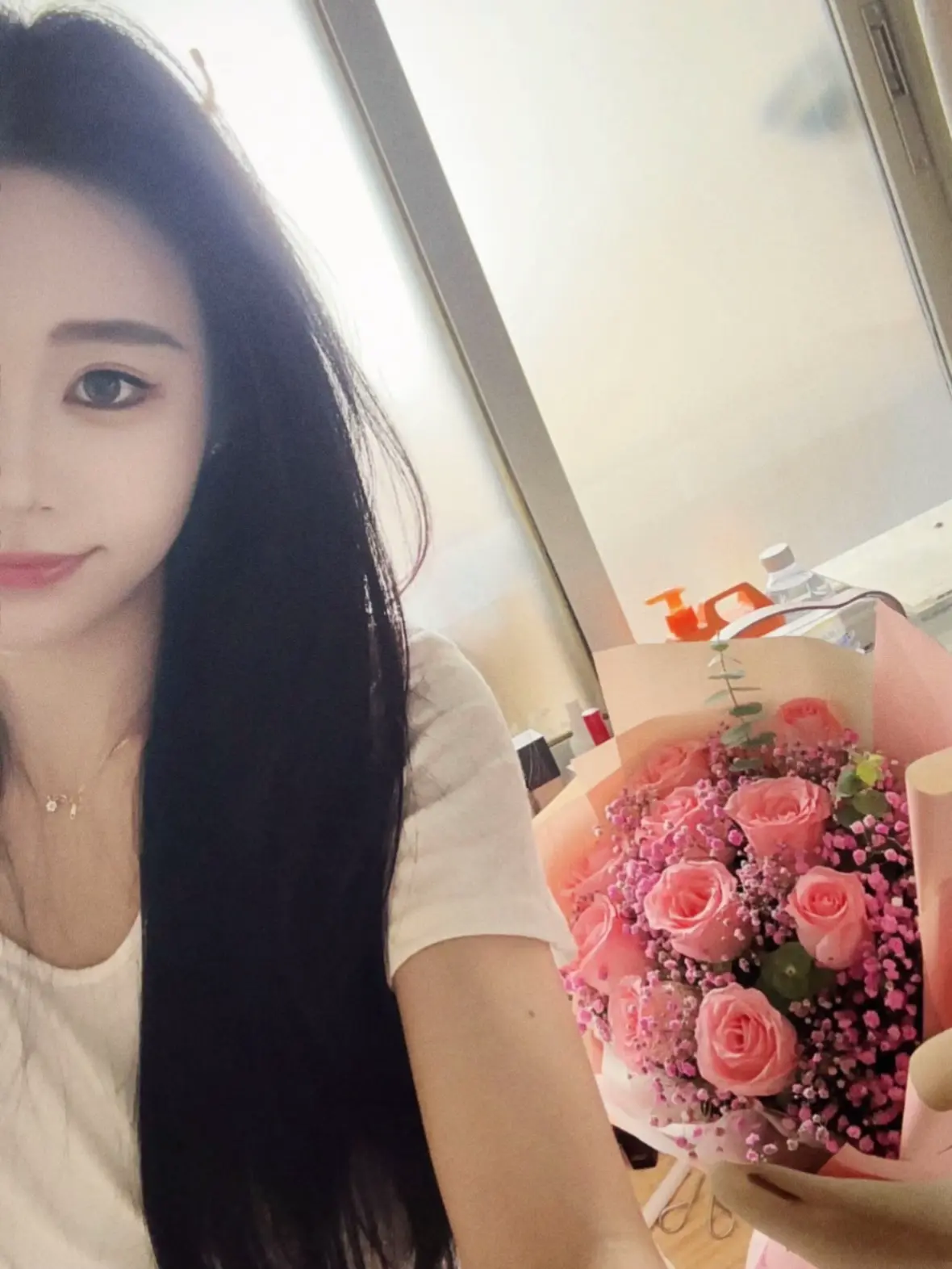 我这骄纵高傲的性格 是一位故人惯出来的 我经常对他发脾气