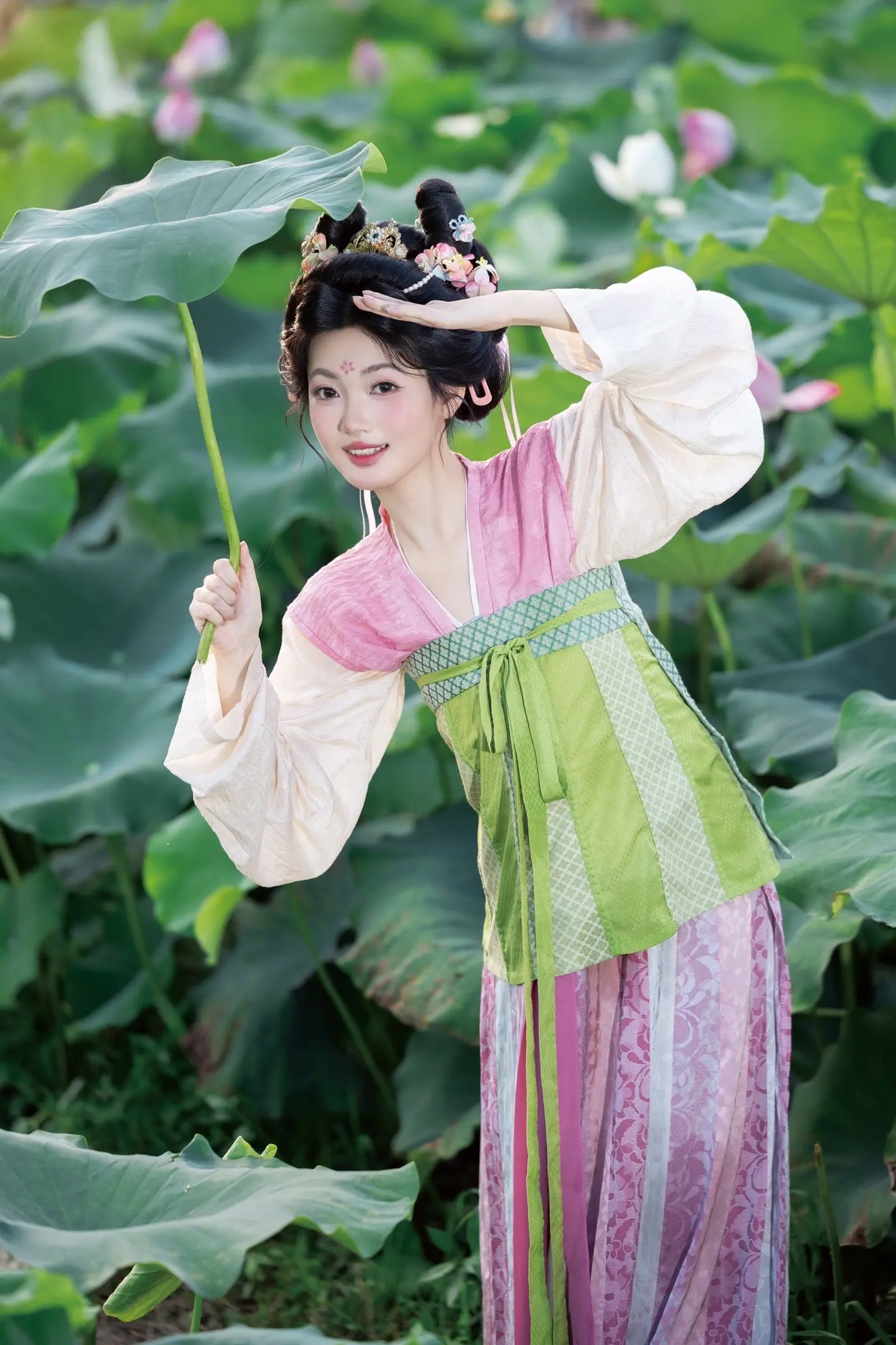 捉到一只采藕的小姑娘~汉服拍照姿势教学