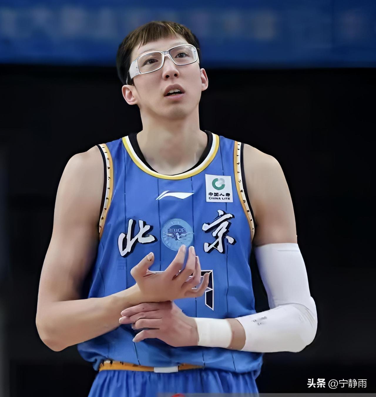 不得不说，周琦除了罚球的瑕疵外作用太大了！
今晚京辽大战，周琦替补出战24分钟，