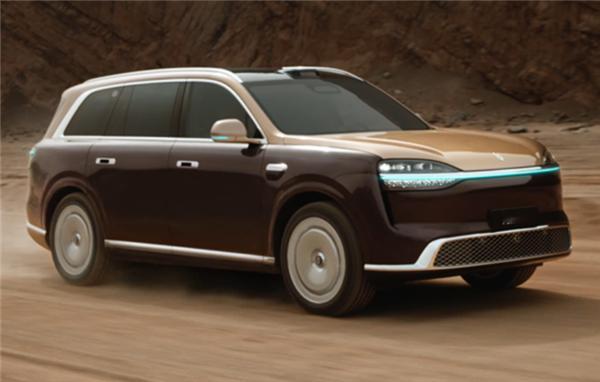 据博主爆料，问界正规划全新M9L车型，车长将达5.4米，定位行政级大型SUV，与