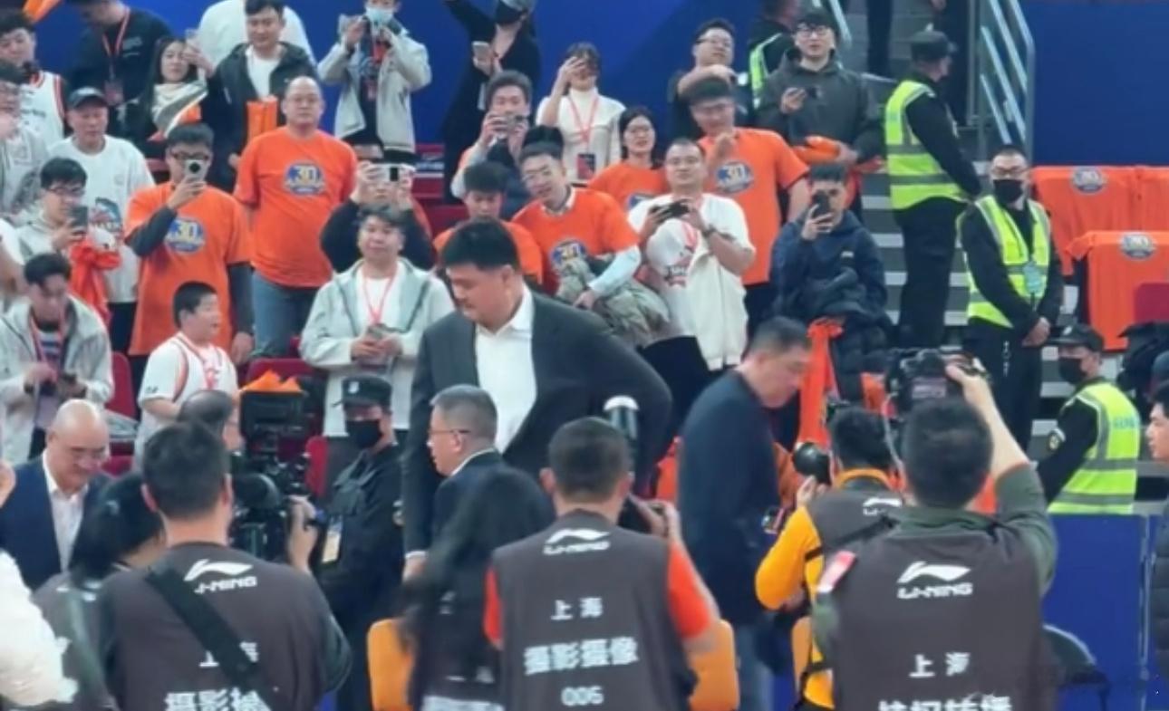 1月5日讯 CBA常规赛继续开打，上海主场迎战广厦。根据赛前的媒体报道，前中国篮