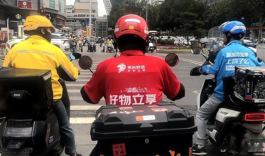 骑手行业真的过剩1600万？
网上有这么个说法：
配送行业整体需要400万骑手，
